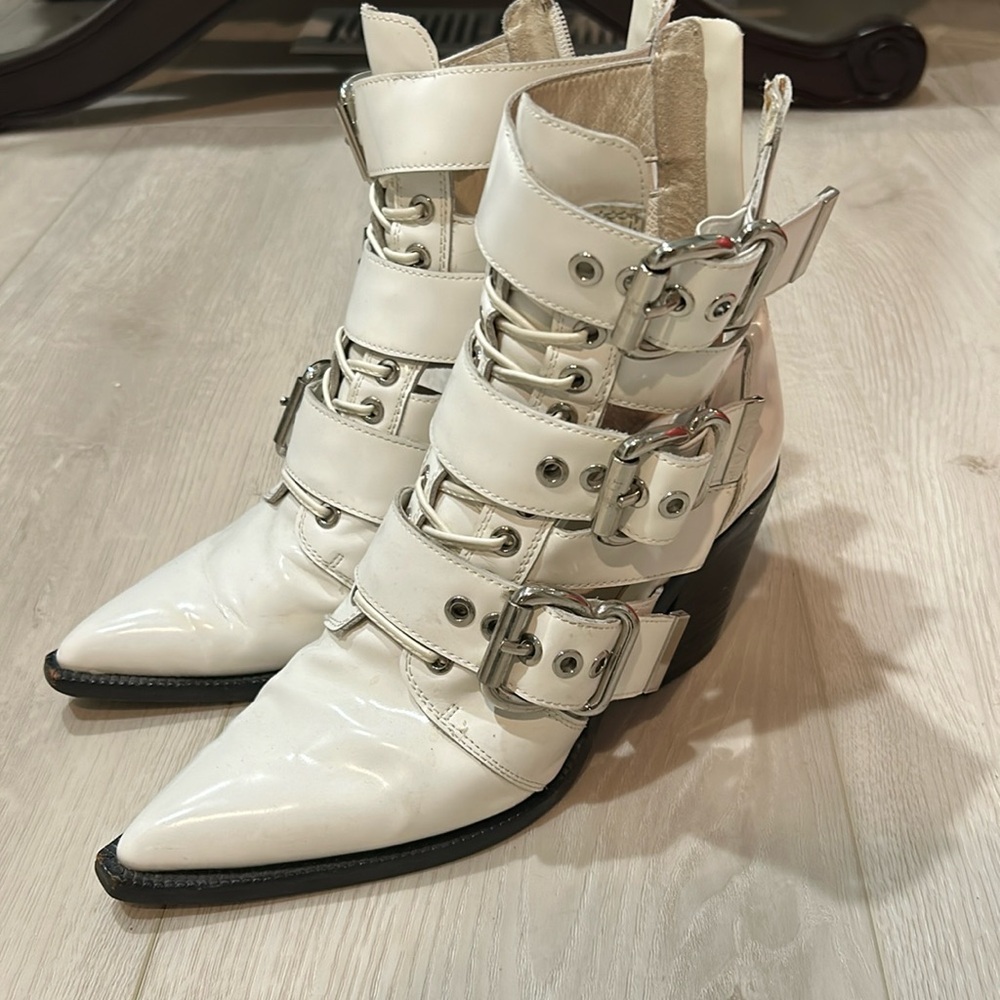 Jeffery campbell sz 8 white boots